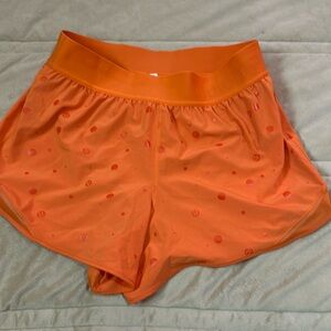 RARE Lululemon hotty hot shorts logo